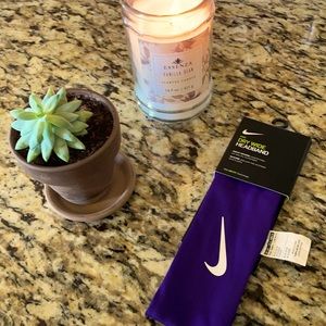 🌂 never worn purple nike dry wide headband 🌂